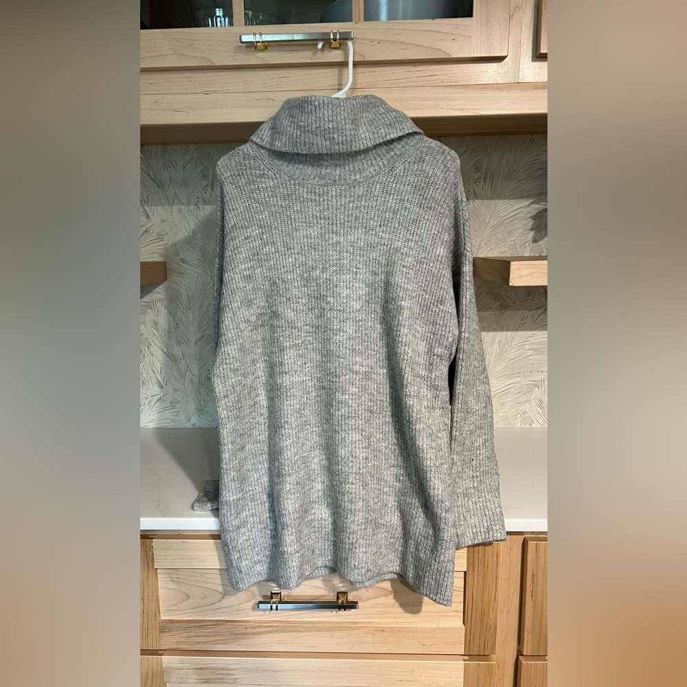 LOFT Gray turtleneck Sweater with Ribbed Knit